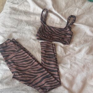 Strut this set “one size”